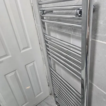 Manchester - House - Sleeps 6 - Parking - Garden-3